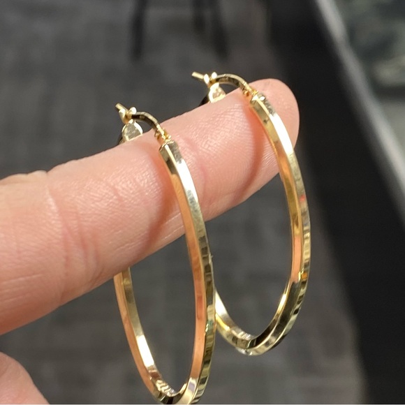 Solid 14k Yellow Gold Women's Oval Hoop Earrings - Picture 7 of 9